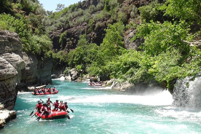 Wildwasser-Rafting-Abenteuer mit Mittagessen von Side