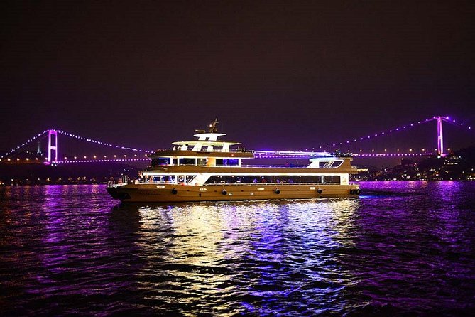 Dîner-croisière et spectacles de luxe sur le Bosphore à Istanbul Table privée