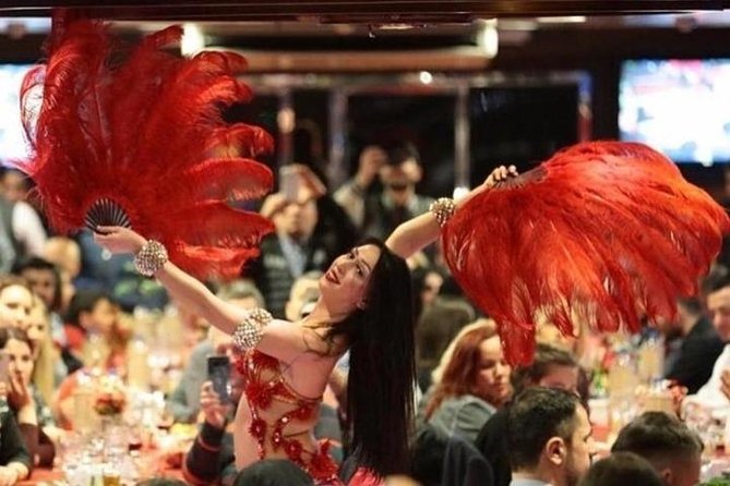 Croisière sur le Bosphore à Istanbul avec dîner tout compris et spectacle de danse du ventre