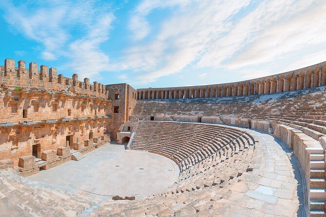 Côté aqueduc de Perge Aspendos avec cascade