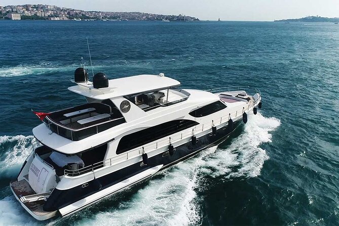 Croisière privée sur le Bosphore sur un yacht de luxe