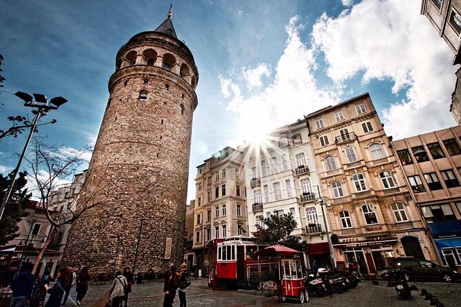 Galata Kulesi girişinde hızlı giriş bileti ( TOP OF THE ESKİ ŞEHİR )