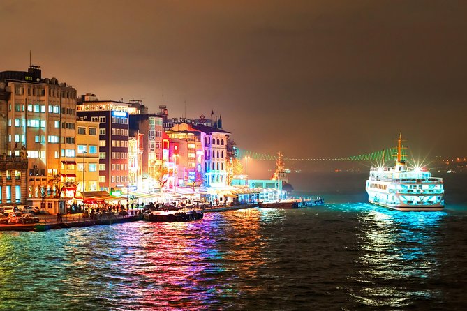 Crucero con cena todo incluido por el Bósforo y espectáculo nocturno turco desde Estambul