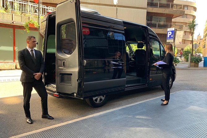 Départ Transfert privé d'Antalya à l'aéroport d'Antalya AYT en minibus