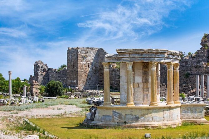 Anciennes villes de Side et Aspendos et cascade de Manavgat depuis Alanya