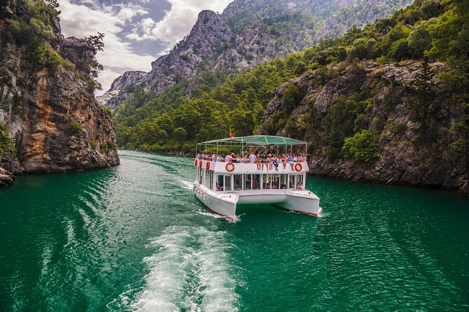 Alanya'dan Yeşil Kanyon Tekne Turu (Öğle yemeği ve İçecekler dahil)