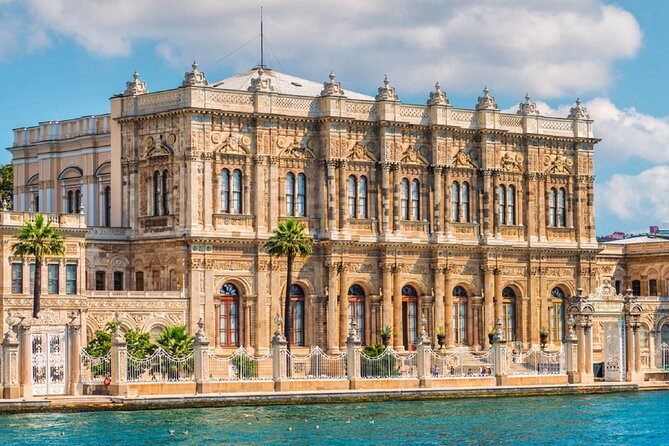 Ganztägige Hop-On/Hop-Off-Bootstour zu den Bosporus-Palästen