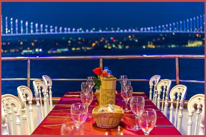 Dîner, spectacle et croisière touristique du Nouvel An sur le Bosphore à Istanbul