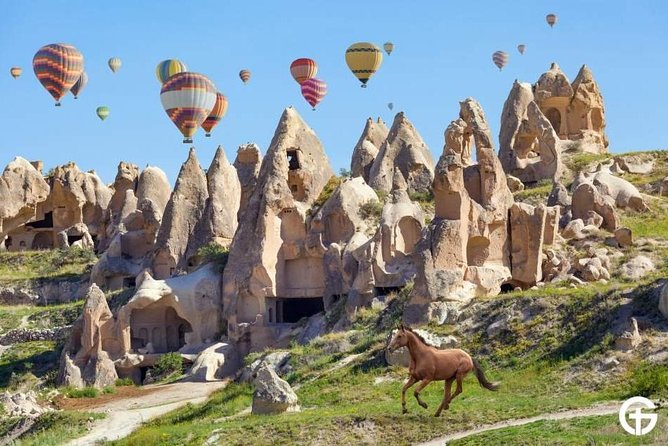 Cappadoce 1 heure de vol en montgolfière dans les cheminées de fées