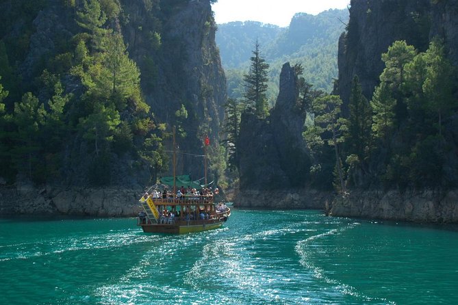 Antalya'dan Öğle Yemeği ve İçecekler ile Yeşil Kanyon Tekne Turu