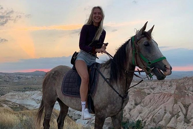 Balade à cheval de 4 heures à travers la Cappadoce