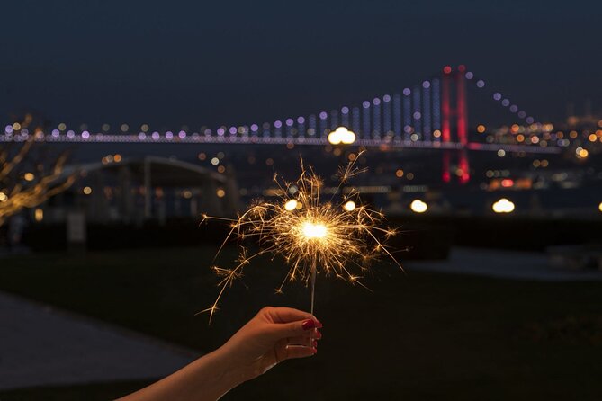 Dîner-croisière et fête en bateau du Nouvel An sur le Bosphore, Istanbul 2023 (Garantie du prix le plus bas)