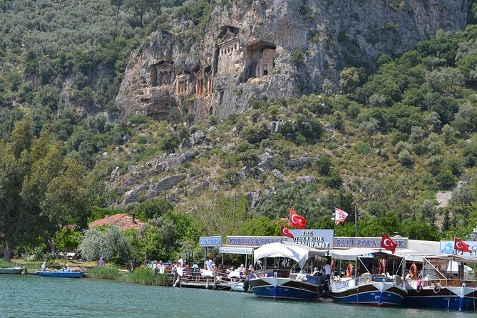 Excursion d'une journée à Dalyan de Bodrum à la croisière sur la rivière Dalyan, plage d'Iztuzu avec bains de boue