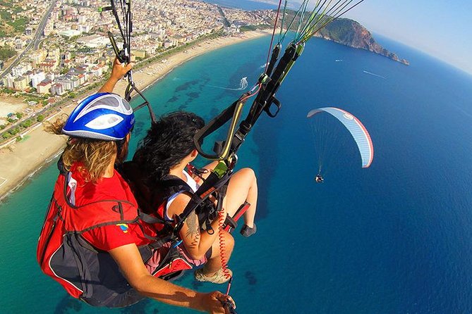 Antalya bölgesinden Alanya'da yamaç paraşütü