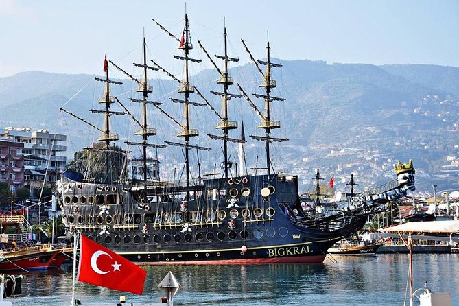 Piratenschiff mit Besuch der Stadt Alanya mit Mittagessen und Getränken