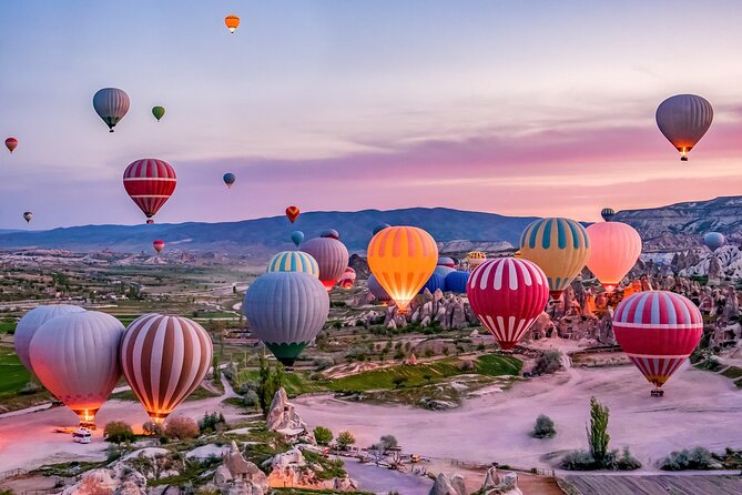 Gleiten Sie mit dem Heißluftballon über Kappadokien