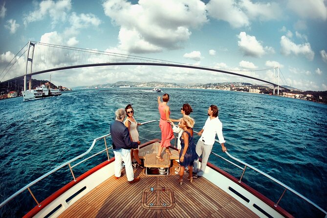 Crucero con cena en barco de lujo Estambul