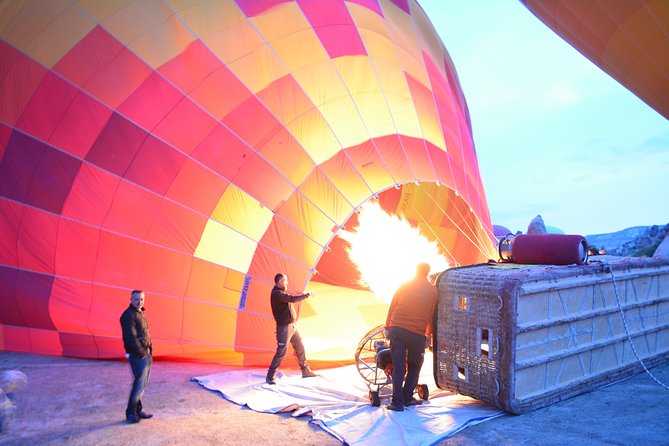 Capadocia Jeep Safari con globo aerostático al amanecer