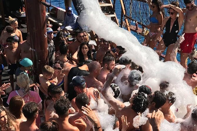 Crociera privata Fethiye di un'intera giornata da Oludeniz con pranzo