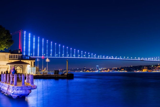 Istanbul: Dinner-Kreuzfahrt auf dem Bosporus und Shows