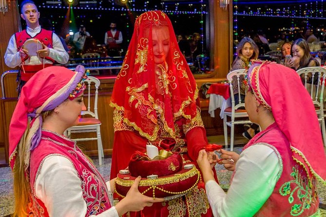 Dîner-croisière sur le Bosphore à Istanbul avec spectacle turc