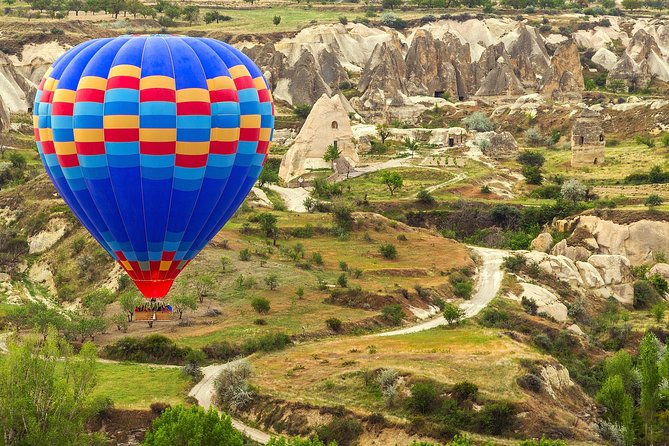 Kapadokya Üzerinde Sıcak Hava Balonu Uçuşu