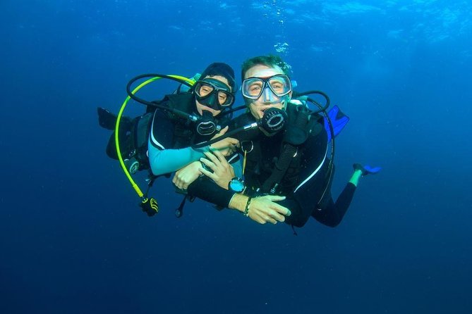 クシャダスのエーゲ海でスキューバ ダイビング