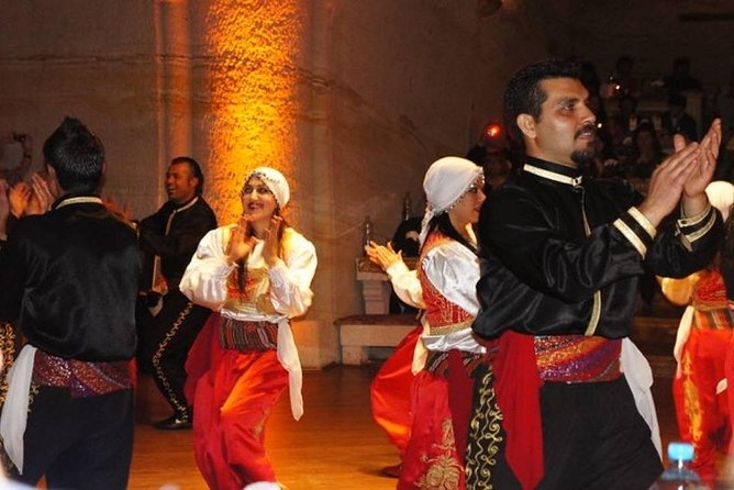 Traditionelle türkische Nachtshow in Kappadokien