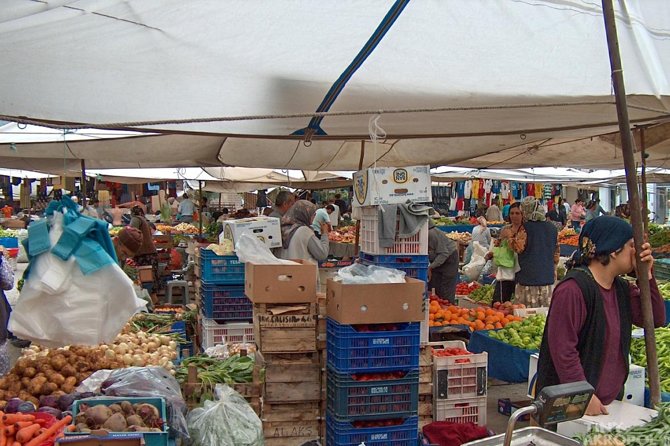 Marché alimentaire et Kayakoy