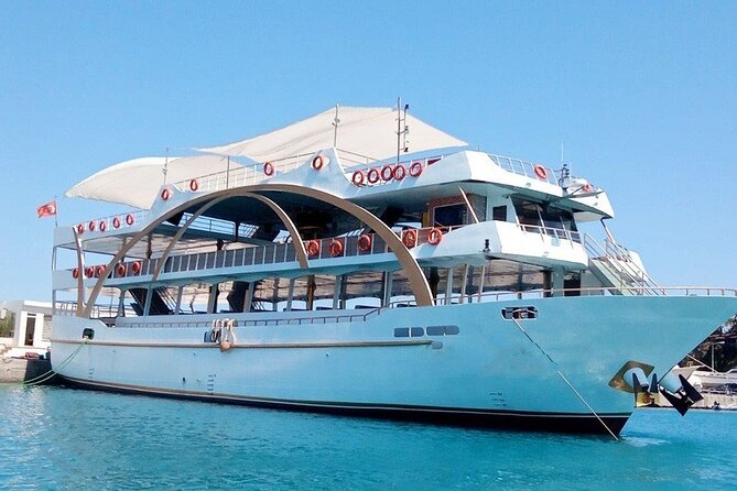 Excursion en bateau sur la côte méditerranéenne de la Turquie au départ d'Antalya avec déjeuner