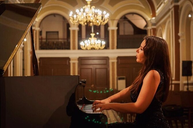 Concert familial de piano à domicile d'une heure à Istanbul