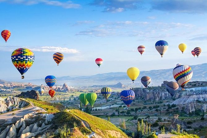 Heißluftballonflug vor Sonnenaufgang mit Tour durch die unterirdische Stadt und das Ihlara-Tal