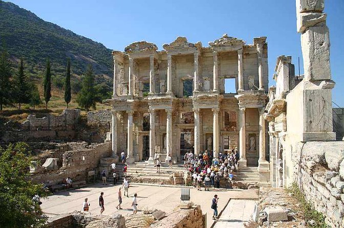 Efes-Bergama için Kuşadası Limanı'ndan Sahil Gezisi 1 veya 2 Günlük Özel Tur