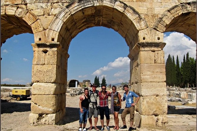 İzmir'den UNESCO Dünya Mirası Pamukkale ve Hierapolis Turu,İzmir Otelleri