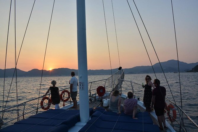 Croisière en goélette au coucher du soleil avec dîner et shopping au départ de Marmaris