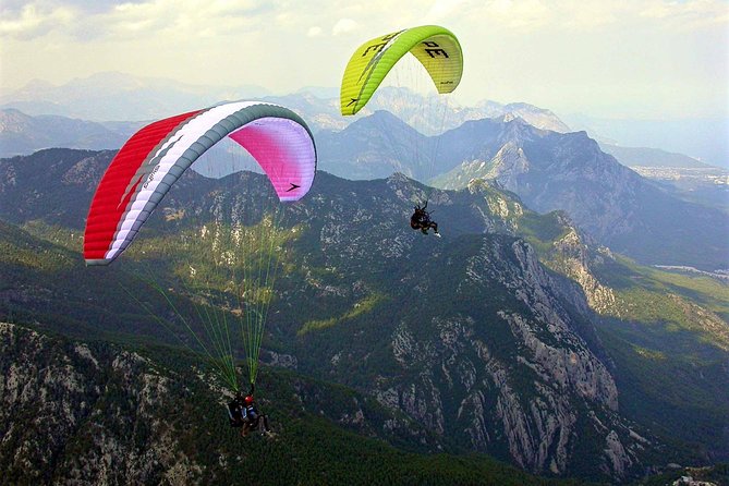 Parapendio sulla montagna Tahtali da Antalya