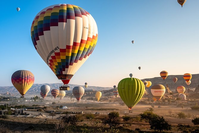 Privater Transfer vom Flughafen Kayseri Erkılet zur/von der Region Kappadokien