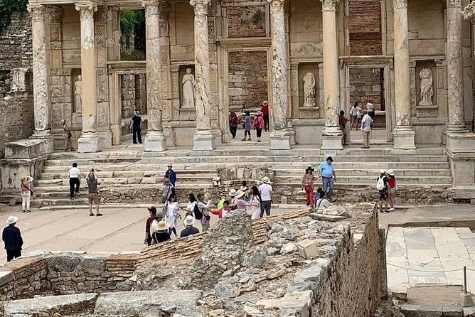 Visite en petit groupe d'Éphèse et du charmant village de Sirince au départ de Kusadasi