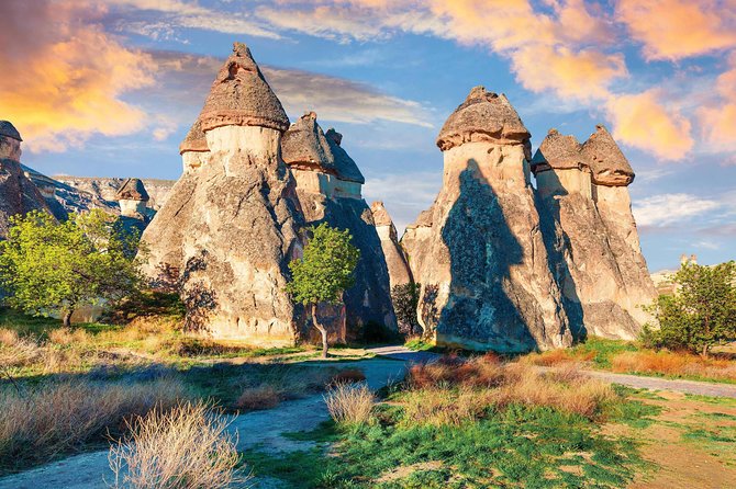 Visite privée de 2 jours en Cappadoce au départ d'Istanbul + tour en montgolfière standard