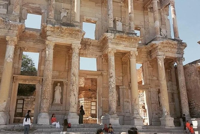 Tekerlekli Sandalye Konforu İçin Özel Olarak Tasarlanmış Özel Bir Turla Efes'i Keşfedin