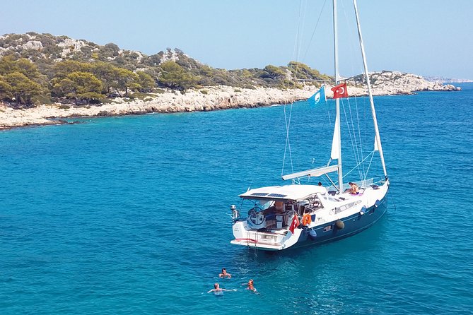 Tour di una giornata in barca a vela con skipper e chef privato nelle isole Kas