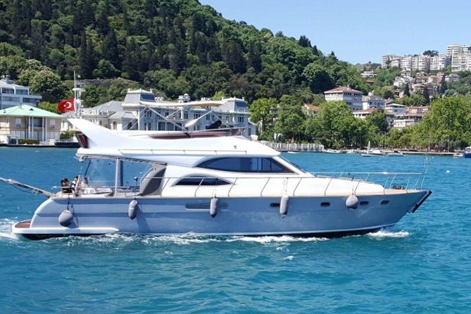 2 Stunden private Yachtkreuzfahrt auf dem Bosporus in Istanbul