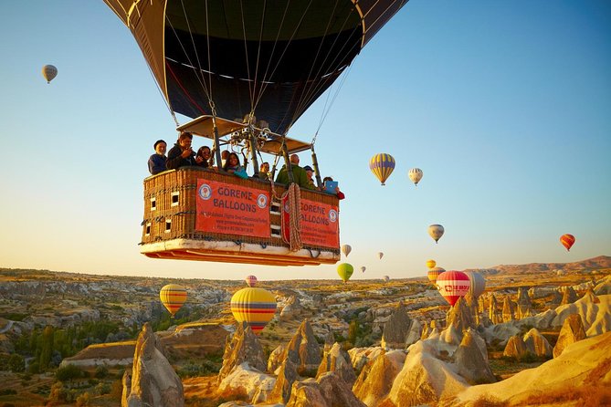 Kapadokya'da Peri Bacaları Üzerinde 1 Saatlik Sıcak Hava Balonu Uçuşu