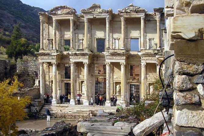 Kuşadası'ndan Şarap Tadımı ile Antik Efes Özel Turu