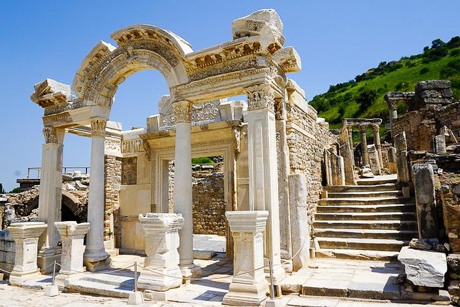 Artemis Tapınağı ve Efes turunun kutsal yolunu takip edin