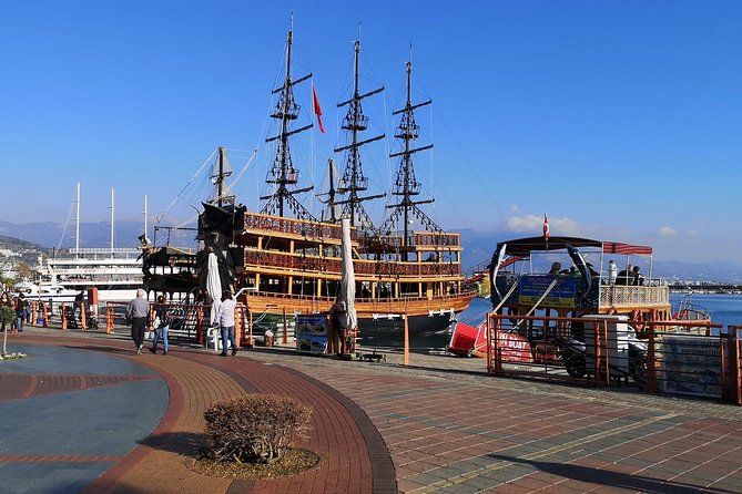 Alanya mit dem Bus, Damlatas-Höhle und Bootsfahrt ab Side