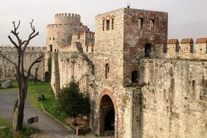 Recorrido a pie por las antiguas murallas de la ciudad de Estambul