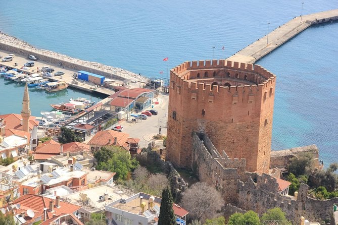 Nebenbei: Ausflug in die Stadt Alanya – Mittagessen und Bootsfahrt inklusive