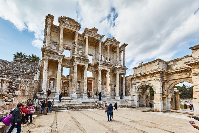 Kuşadası'nı kendi başınıza keşfetme zamanı ile Efes Özel Turuna kısa tur