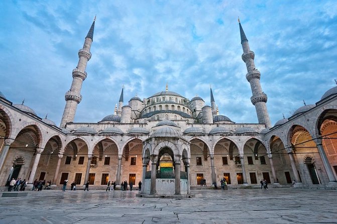 Private Tour: Eintägige Sightseeing-Tour durch Istanbul mit Blauer Moschee, Hagia Sophia und Topkapi-Palast